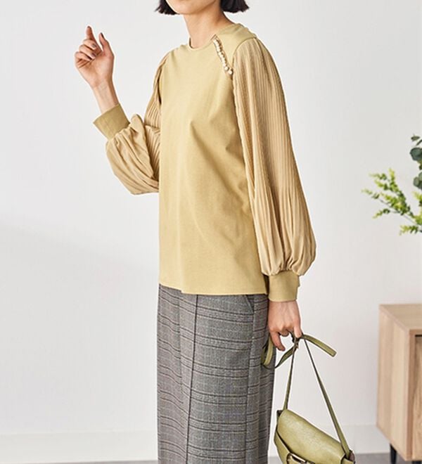 BELLUNA（ベルーナ）の「パール釦使い袖プリーツプルオーバー（カットソー）」｜詳細画像