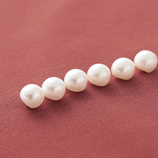 BELLUNA（ベルーナ）の「カットジョーゼット素材パール使いブラウス（ブラウス）」｜詳細画像