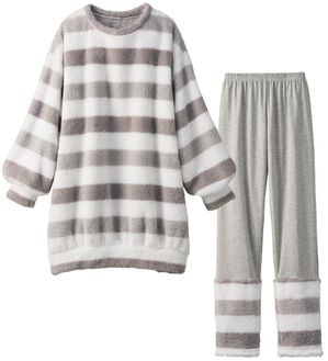 YU'NOW（ユナウ）の「【上下２点セット】ボアフリースワンピース＆レギンスセット（パジャマ・ルームウェア）」｜グレー