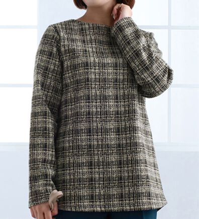 BELLUNA（ベルーナ）の「裏ベロア素材ロング丈プルオーバー（カットソー）」