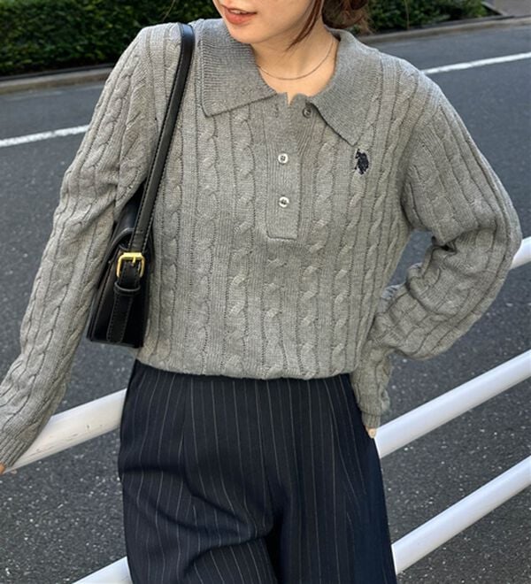 RANAN（ラナン）の「＜Ｕ．Ｓ．Ｐ＞刺繍長袖ケーブルポロニット（ニット・セーター）」｜詳細画像