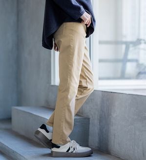 BELLUNA（ベルーナ）の「静電防止！蓄熱綿サテンストレッチカラーパンツ（フルレングスパンツ）」｜サンドベージュ