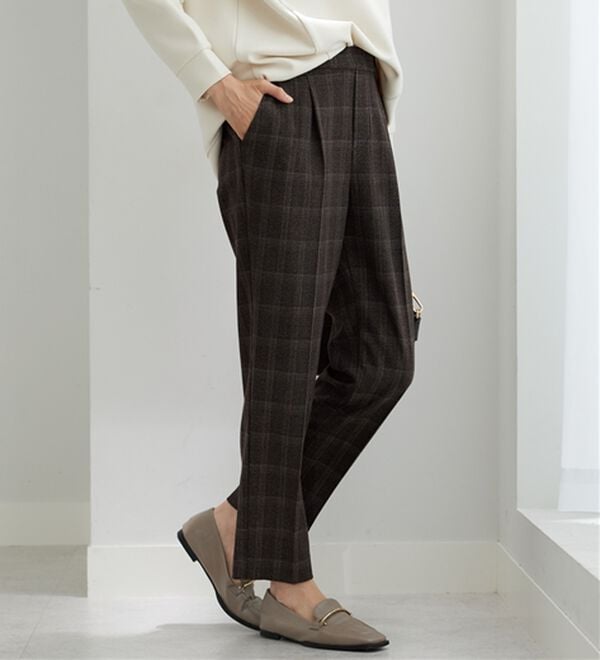 BELLUNA（ベルーナ）の「サマ見え(スーパーウォーム)ウール調素材美脚テーパードパンツ（テーパードパンツ）」｜詳細画像