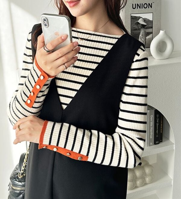 GeeRA（ジーラ）の「袖口ボタン配色ボートネックリブニット（ニット・セーター）」｜詳細画像