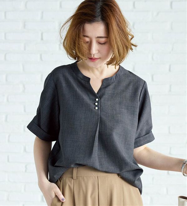 BELLUNA（ベルーナ）の「麻調合繊パール付タックデザインブラウス（ブラウス）」｜詳細画像