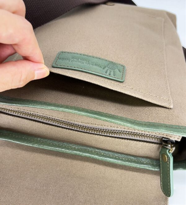 「＜ゴールデンベア＞イタリアンレザーフラップショルダー（メンズショルダーバッグ）」｜詳細画像