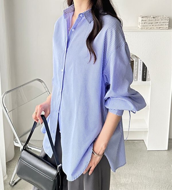 GeeRA（ジーラ）の「バックギャザー＆リボンデザインシャツ（シャツ）」｜詳細画像