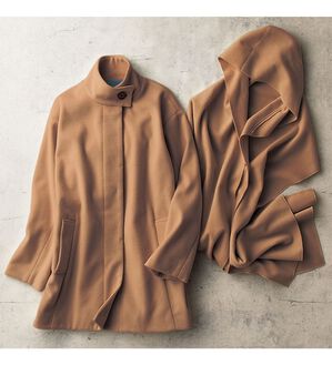 VINNO（ヴィノ）の「フーディストール付スタンドカラーコート（ハーフコート）」｜キャメル
