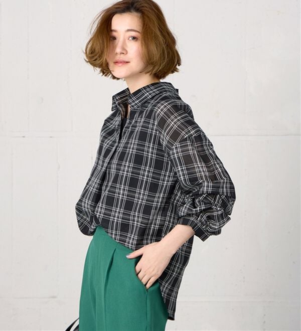 BELLUNA（ベルーナ）の「袖タックデザインスキッパーシャツ（シャツ）」｜黒系チェック