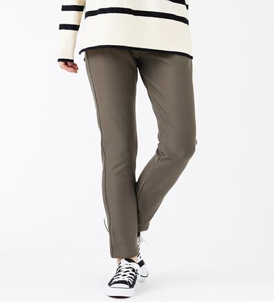 BELLUNA（ベルーナ）の「マシュマロみたいな裏ベロアなめらかストレッチパンツ（フルレングスパンツ）」