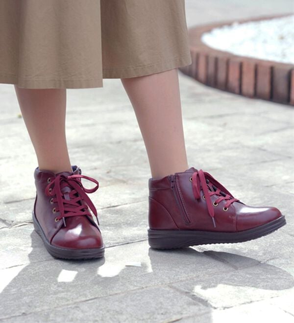 BELLUNA（ベルーナ）の「幅広レースアップショートブーツ（ブーツ）」｜詳細画像