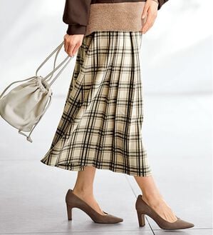 BELLUNA（ベルーナ）の「ウール調チェック柄タックデザインスカート（ロングスカート）」｜アイボリー系チェック