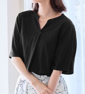 alotta（アロッタ）の「【接触冷感】スキッパータック袖ブラウスカットソー（カットソー）」｜ブラック
