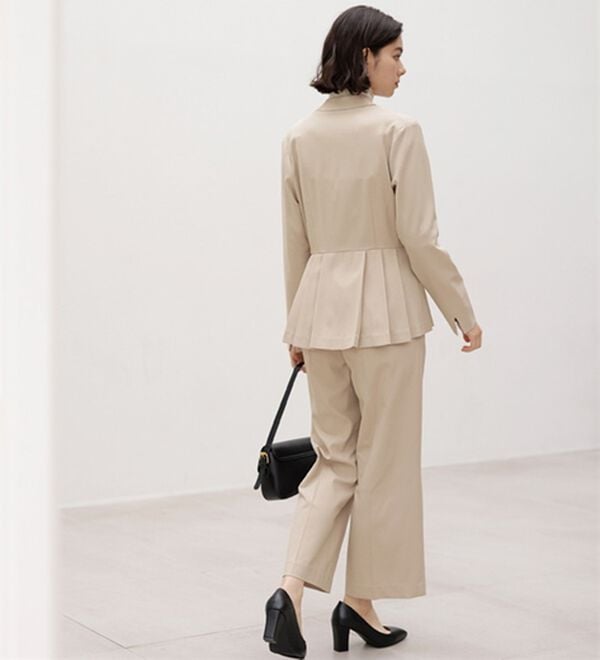 GeeRA（ジーラ）の「【２点セット】パールボタンペプラムプリーツブラウスセットアップ（その他スーツ）」｜詳細画像