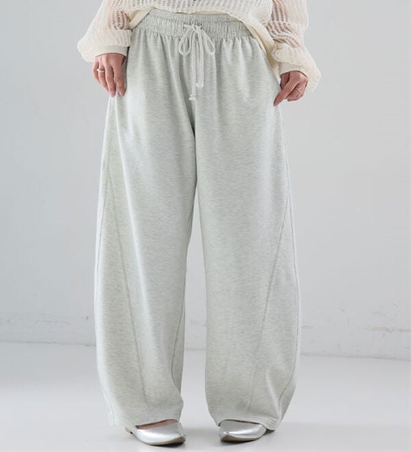 A HAPPY MARILYN（アハッピーマリリン）の「【Ｌ～６Ｌ】夏だから！薄スウェット生地で作ったカーブパンツ（ワイドパンツ・ガウチョ）」｜オートミール