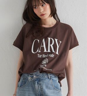 RANAN（ラナン）の「【汗シミ防止】カレッジロゴプリントT（Tシャツ）」｜ブラウン系