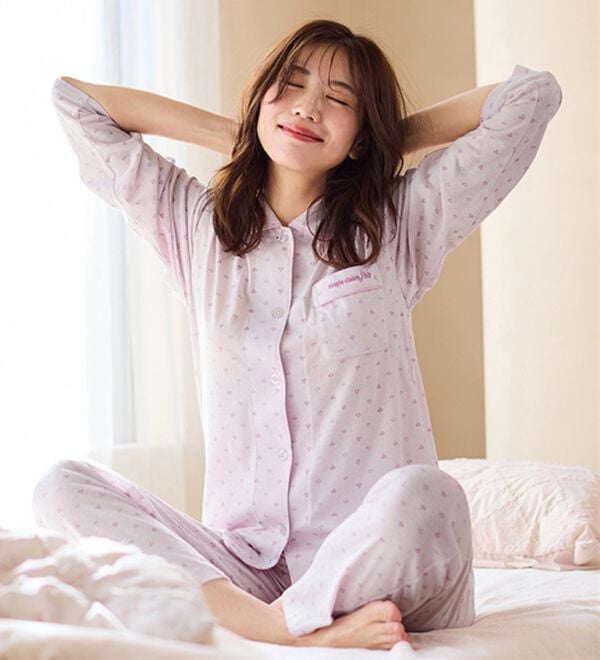 LAVIENNE（ラヴィエンヌ）の「【上質な寝心地を】良眠仕様カットソー素材パジャマ＜マリクレールビス＞（パジャマ・ルームウェア）」｜詳細画像