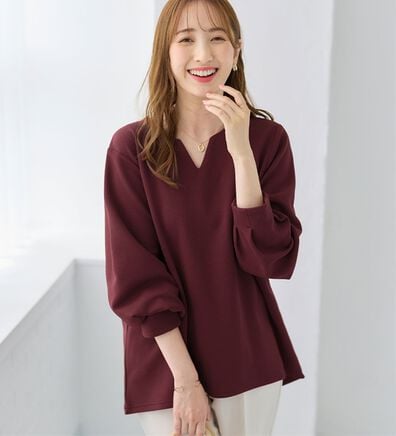 alotta（アロッタ）の「【シワになりにくい】エンボス裏起毛キーネックゆるトップス（カットソー）」