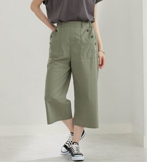 BELLUNA（ベルーナ）の「サラリ綿混ボタン使いキュロットパンツ（その他パンツ）」｜ライトカーキ