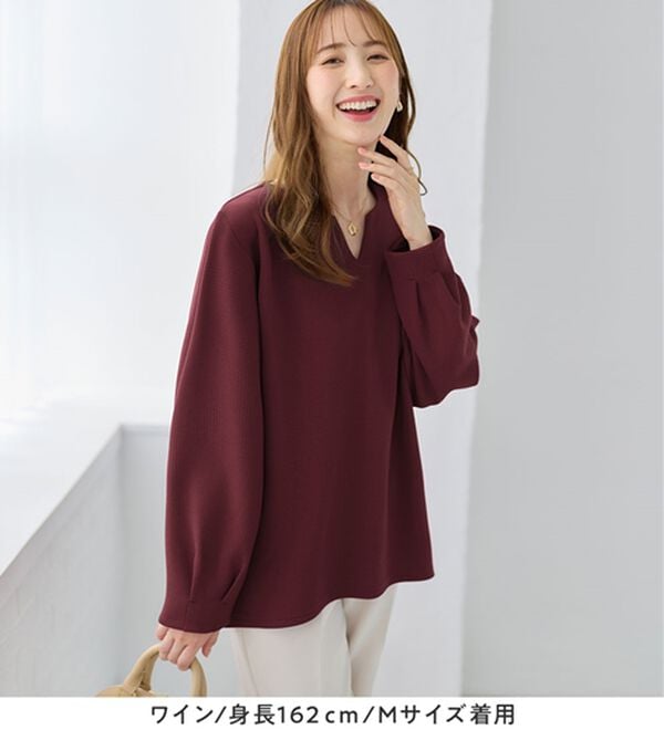 alotta（アロッタ）の「【シワになりにくい】エンボス裏起毛キーネックゆるトップス（カットソー）」｜詳細画像