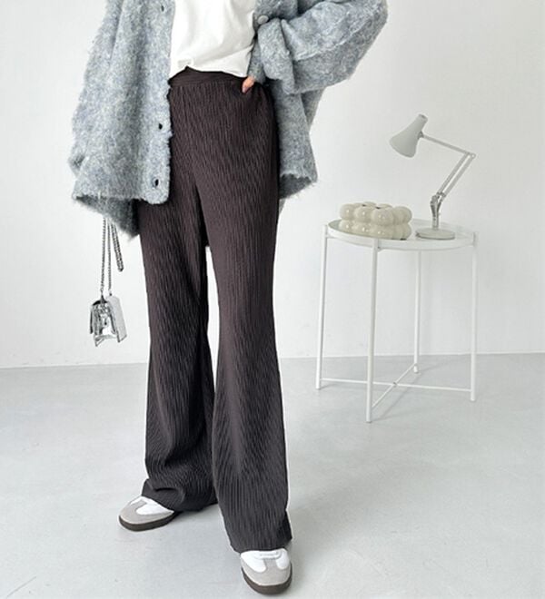 GeeRA（ジーラ）の「セルフカット美脚魅せセミフレアパンツ（フルレングスパンツ）」｜詳細画像