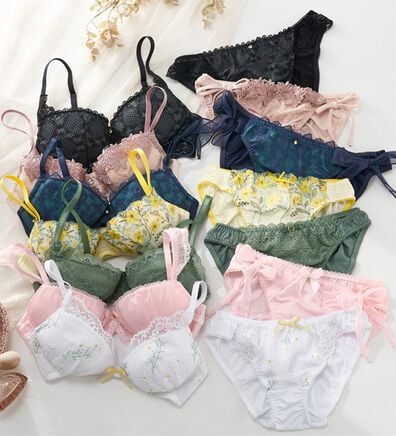 YU'NOW（ユナウ）の「ぷるるん谷間のノンワイヤーブラ＆ショーツ（ブラジャー＆ショーツセット）」