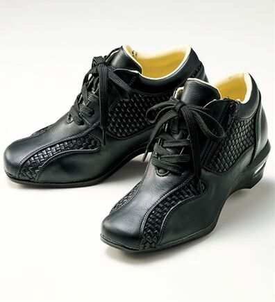 BELLUNA（ベルーナ）の「４Ｅメッシュレースアップブーティ（ブーツ）」