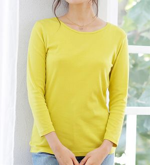 LAVIENNE（ラヴィエンヌ）の「【ＵＶカット】着回し力抜群！綿１００％クルーネックプルオーバー（８分袖）＜カラフルコットン＞（肌着・インナーウェア）」｜マスタード