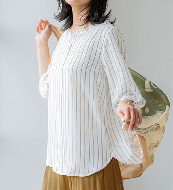 BELLUNA（ベルーナ）の「ひんやり機能付！袖タックキーネックブラウス（ブラウス）」｜詳細画像