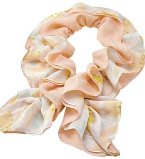 BELLUNA（ベルーナ）の「着脱簡単！コットンシルクフリルスカーフ（ストール・スカーフ・マフラー）」｜ベージュ系(花柄)