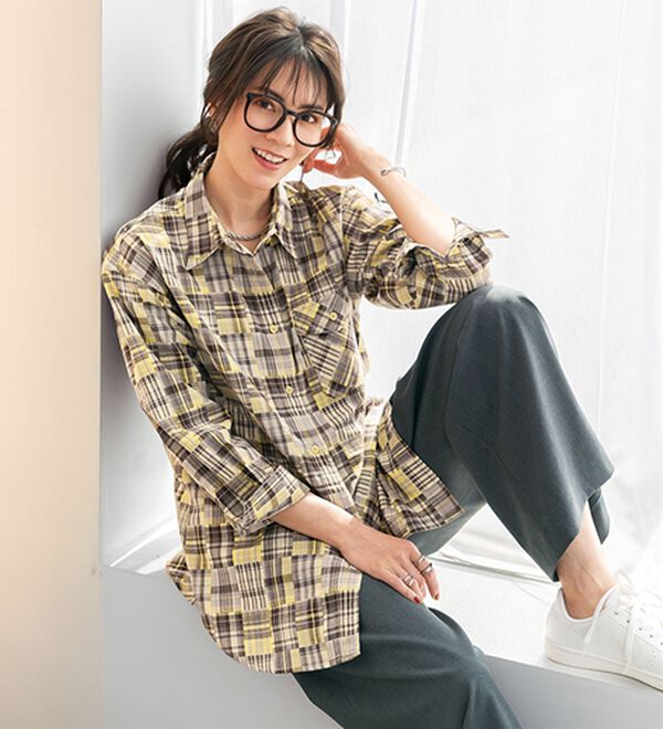 BELLUNA（ベルーナ）の「秋の街に映えるパッチワーク調先染めチェック柄シャツ（シャツ）」｜イエロー系