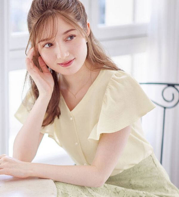 alotta（アロッタ）の「パール調ボタンフリル袖サマーニット【美人百花掲載】（ニット・セーター）」｜アイボリー
