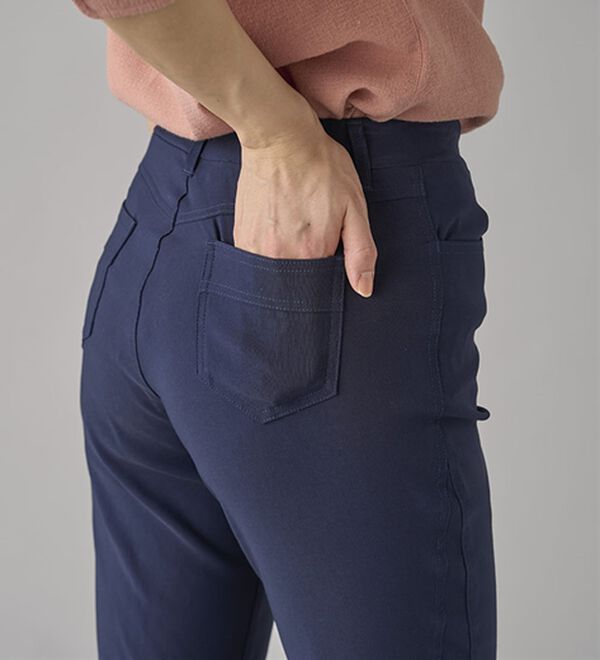 BELLUNA（ベルーナ）の「美脚見せ！冷感ストレッチフレアパンツ（フルレングスパンツ）」｜詳細画像