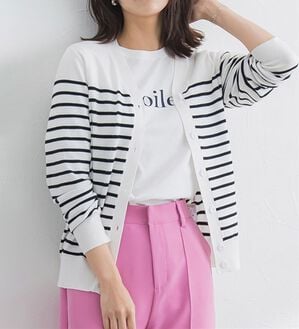 Pierrot（ピエロ）の「【洗濯機で洗える】丈・ネックが選べるシルクタッチニットカーディガン（ニットカーディガン）」｜オフホワイト／ブラック