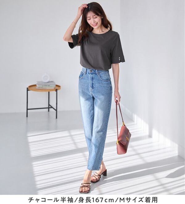 alotta（アロッタ）の「【選べる袖丈】柔らか綿混素材パール調ボタンＴシャツ（カットソー）」｜詳細画像