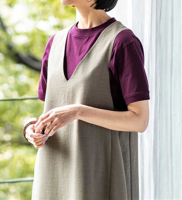 BELLUNA（ベルーナ）の「サラリ麻調素材Ｖネックジャンパードレス（ジャンパースカート）」｜詳細画像