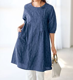 BELLUNA（ベルーナ）の「ナチュラルにお出かけ♪ドット柄チュニックワンピース（チュニックワンピース）」｜詳細画像