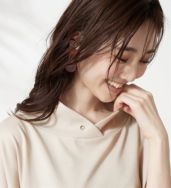 BELLUNA（ベルーナ）の「フード風衿デザインプルオーバー（カットソー）」｜詳細画像