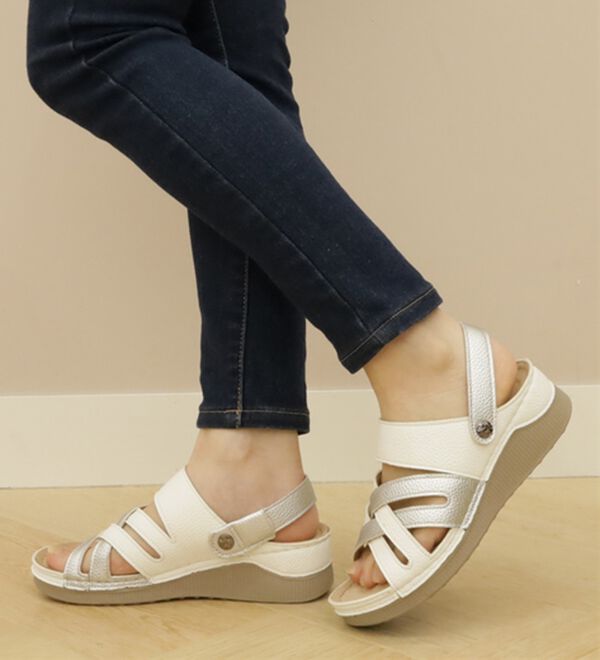 BELLUNA（ベルーナ）の「レザー調クロスデザイン２ＷＡＹサンダル（サンダル・ミュール）」｜詳細画像