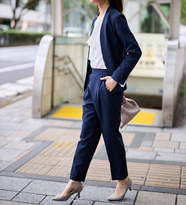 RANAN（ラナン）の「【選べる衿】洗える！春夏ロングシーズン着用可能ベーシック２点ライトスーツ（パンツスーツ）」｜詳細画像