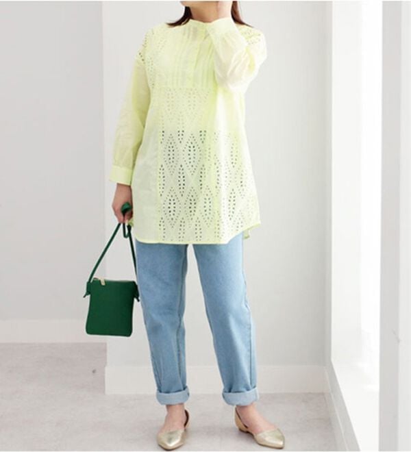 BELLUNA（ベルーナ）の「パネル柄レース刺しゅうシャツチュニック（チュニック）」｜詳細画像