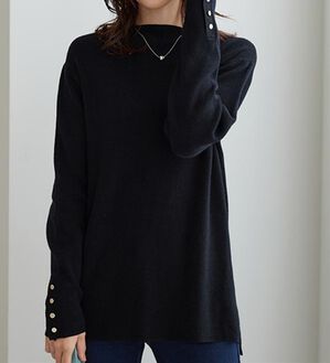 BELLUNA（ベルーナ）の「もちもち袖ボタンニットプルオーバー（ニット・セーター）」｜黒