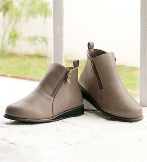 BELLUNA（ベルーナ）の「ゆったり５Ｅダブルファスナーブーツ（ブーツ）」｜オーク