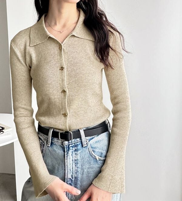GeeRA（ジーラ）の「ゴールドボタンポロ衿リブニットトップス（ニットカーディガン）」｜詳細画像