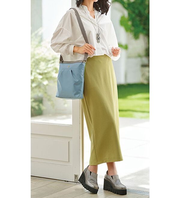 BELLUNA（ベルーナ）の「４Ｅ異素材ベルトキャタピラーシューズ（スリッポン）」｜詳細画像