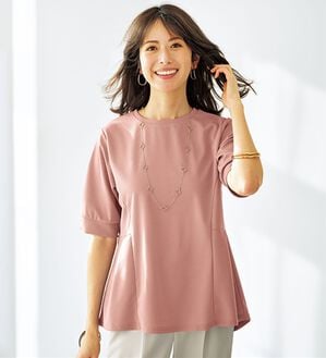 BELLUNA（ベルーナ）の「ジョーゼット素材タック使いＴブラウス（ブラウス）」｜ピンク