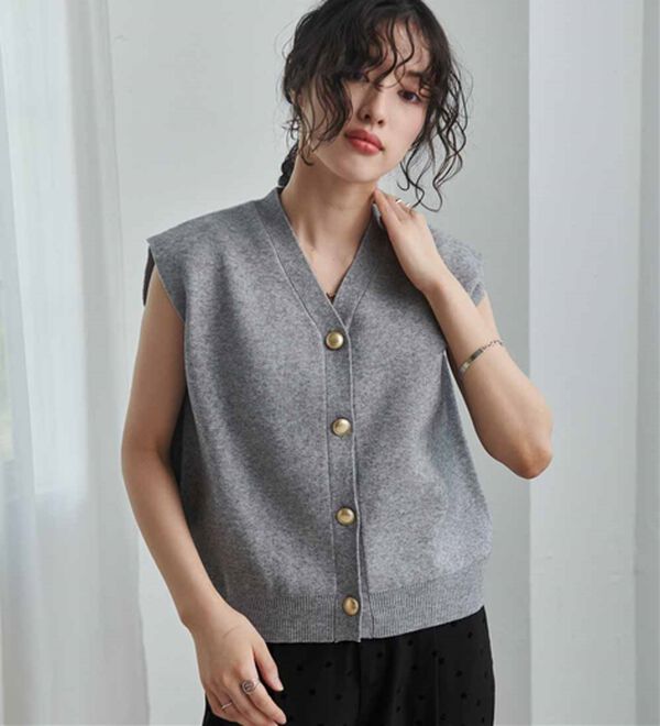 RANAN（ラナン）の「【ムースタッチ】洗える！ゴールド調ボタンニットベスト（ベスト）」｜詳細画像