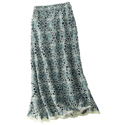 BELLUNA（ベルーナ）の「《友達とのお食事に》カットワーク刺しゅうレーススカート（ロングスカート）」