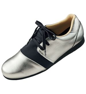 BELLUNA（ベルーナ）の「４Ｅ牛革ストレッチシューズ（スニーカー）」｜黒系