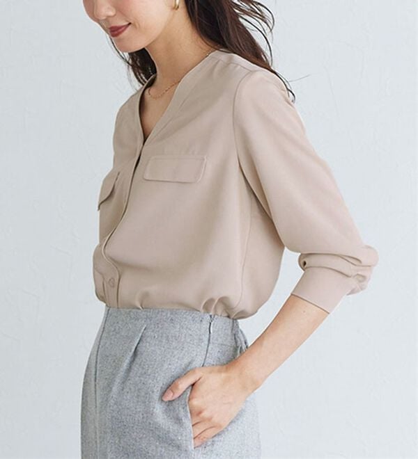 Pierrot（ピエロ）の「ノーカラーブラウス（ブラウス）」｜詳細画像